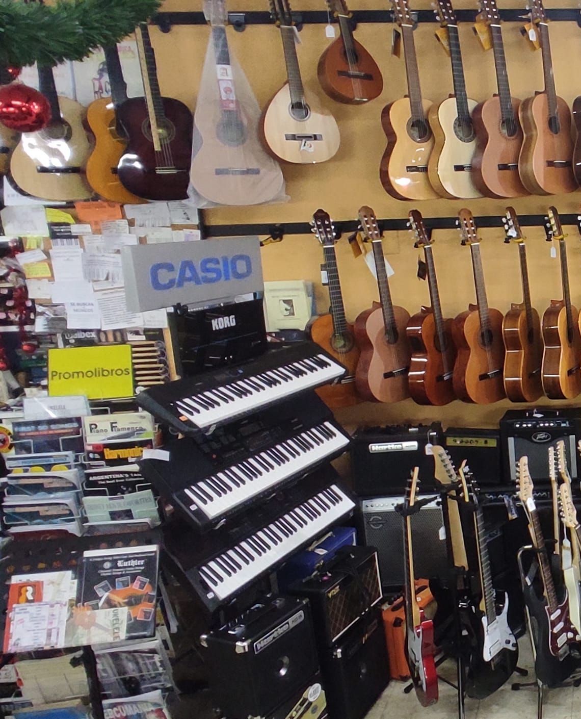 Oferta Instrumentos Musicales teclados y guitarras electricas en tienda